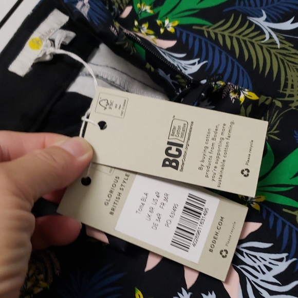 Boden Dark Floral Capri Pants Cropped Size 4 - Picture 11 of 13